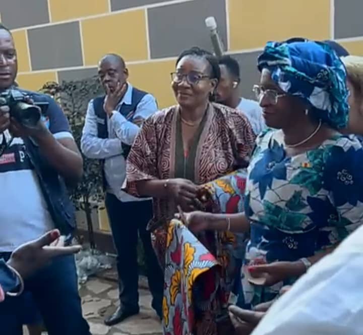 IMG-20241210-WA0051 Mme Nathalie Aziza Munana ensemble avec les Bashi-Bahavu et Baswahilis vivants à Mbuji-Mayi, grâce à Mme Patricia Maisha.