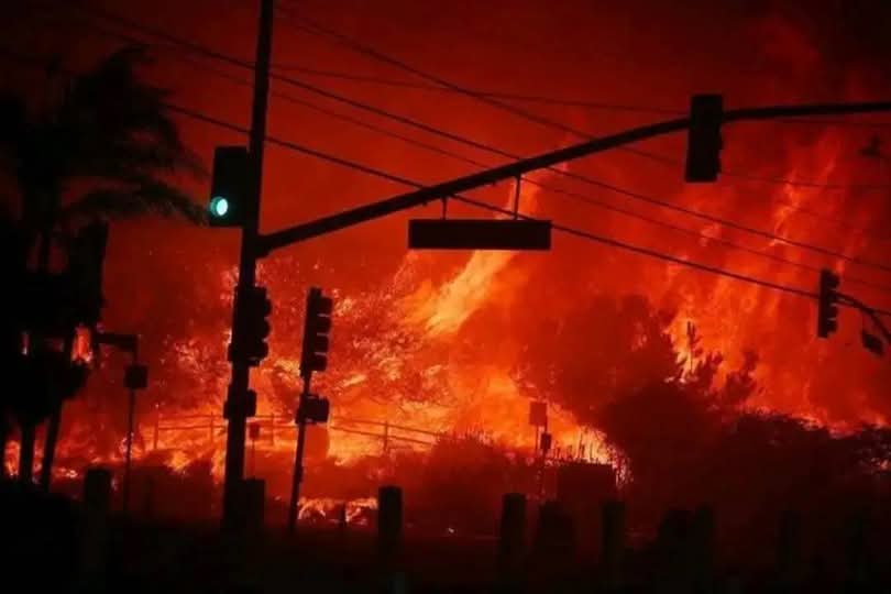IMG-20250111-WA0004 Californie : Hollywood en feu. Les incendies vont coûter plus de 53 milliards de $ des réparations aux USA.