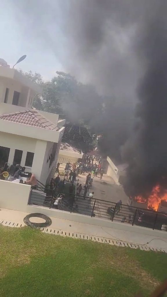 IMG-20250128-WA0094-576x1024 Situation de Goma. Kinshasa : La population Kinoise, en colère, remet tous les pendules à son heure grave.