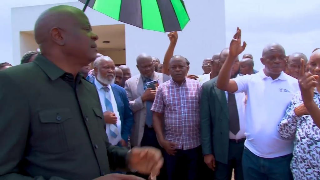 vlcsnap-2025-01-25-08h56m31s906-1024x576 Deux ministères en chiens de faillance autour d'une spoliation: Grégoire Mutshail', dans son bon droit.