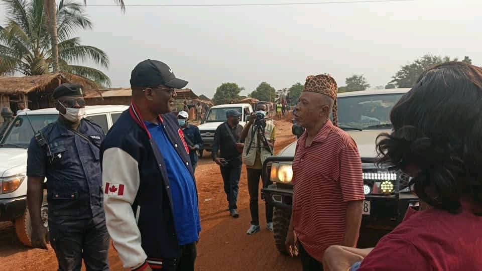 IMG-20250714-WA0134-1 Infrastructures de base à l'œuvre: Le conseiller spécial Martin Kabuya s'édifie de la route Kananga-Kalamba Mbuji.