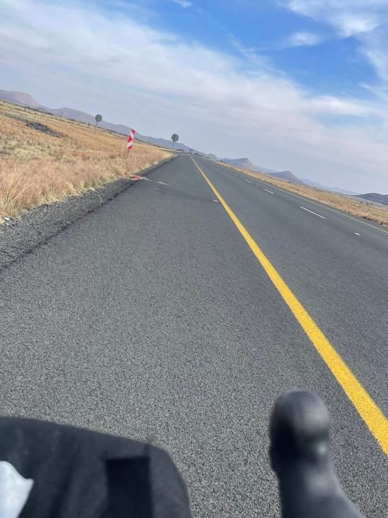 FB_IMG_1754375697954-768x1024 Prouesse et plaidoyer : A vélo, un congolais ranime l'espoir depuis l'Est jusqu' au Cap Sud Africain.