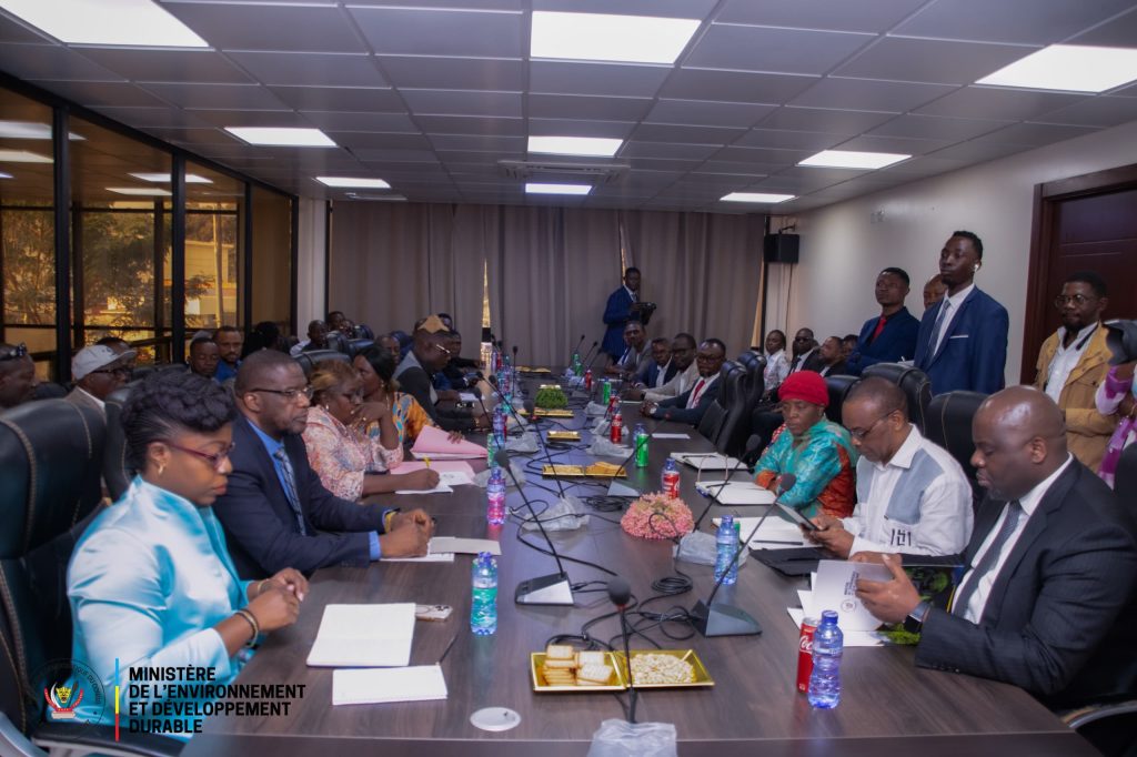 IMG-20250819-WA0079-1-1024x682 Réunion inaugurale entre la ministre de l'Environnement et les délégations syndicales.