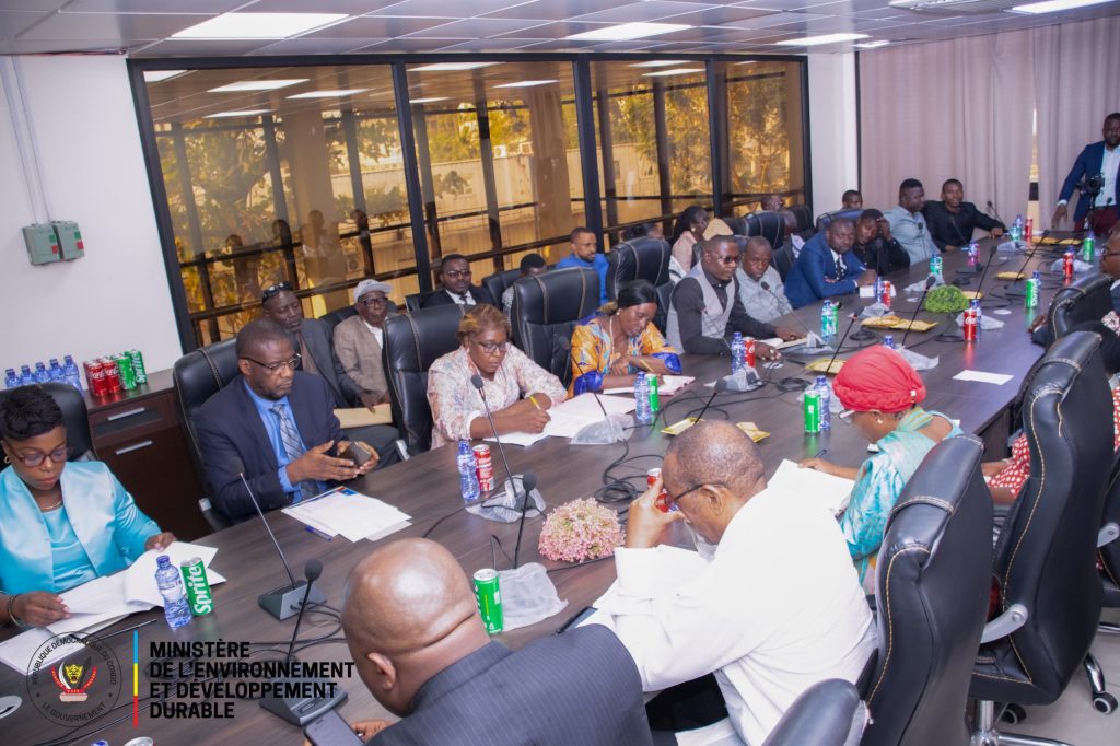 IMG-20250819-WA0083-1-1024x682 Réunion inaugurale entre la ministre de l'Environnement et les délégations syndicales.