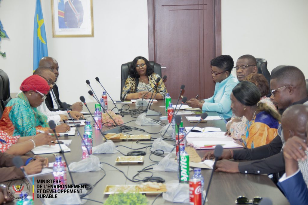 IMG-20250819-WA0110-1024x682 Réunion inaugurale entre la ministre de l'Environnement et les délégations syndicales.