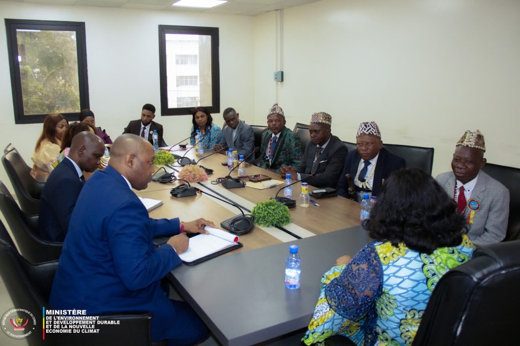 IMG-20250827-WA0100-1-1024x682 Marie Nyange Ndambo reçoit des chefs traditionnels du Grand Kasaï.