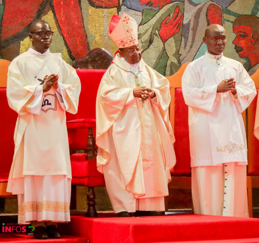 IMG-20250902-WA0357-1024x962 Mme la ministre de l'environnement… La professeure Marie Nyange Ndambo a rendu hommage à S.E. Mgr émérite Godefroy Mukeng'A Kalond', pour ses 95 ans d'âge, dimanche 31 août 2025.