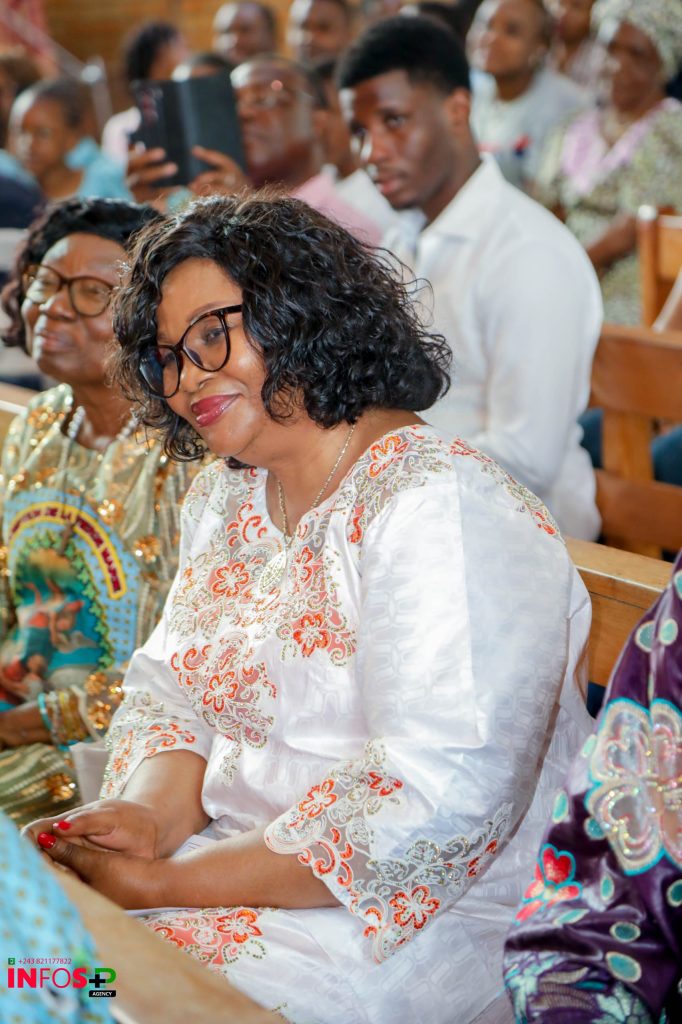 IMG-20250902-WA0392-682x1024 Mme la ministre de l'environnement… La professeure Marie Nyange Ndambo a rendu hommage à S.E. Mgr émérite Godefroy Mukeng'A Kalond', pour ses 95 ans d'âge, dimanche 31 août 2025.