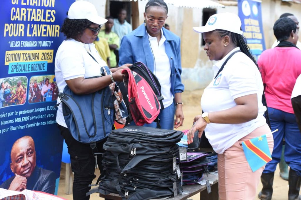 IMG-20250907-WA0136-1024x683 L'OPÉRATION "UN CARTABLE POUR L'AVENIR" : L'HONORABLE JACQUES ESENG'EKELI ET L'ONG MAMAN MOLENDE SOULAGENT LES PARENTS D'ÉLÈVES.