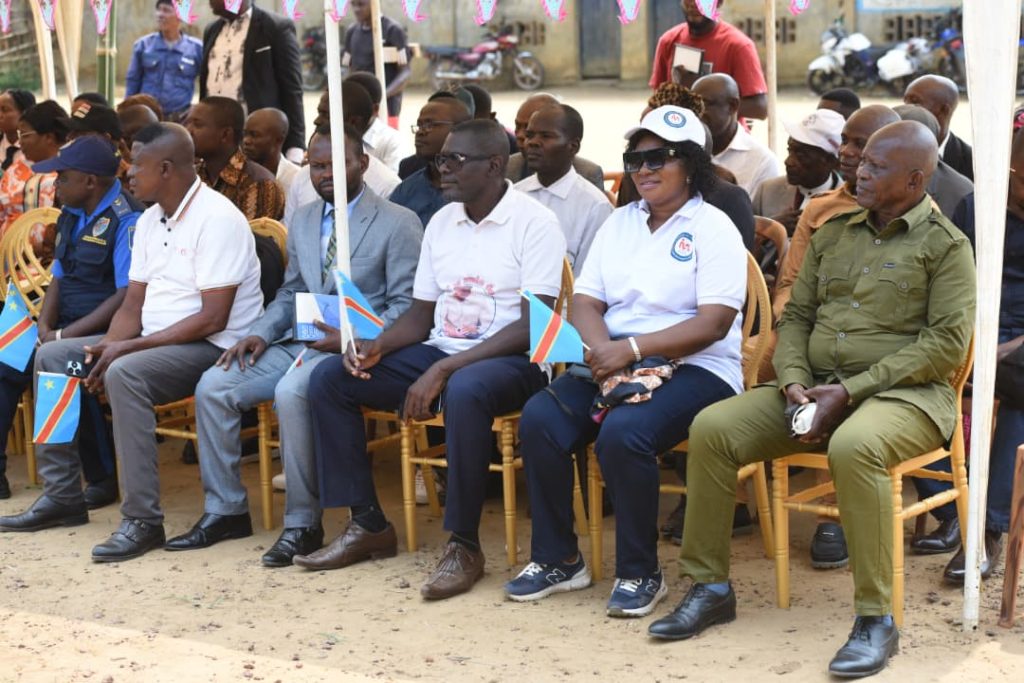 IMG-20250913-WA0009-1024x683 LE PRÉSIDENT NATIONAL DES BÂTISSEURS DU CONGO, JACQUES DJOLI, CLÔTURE L’OPÉRATION CARTABLE POUR L’AVENIR.