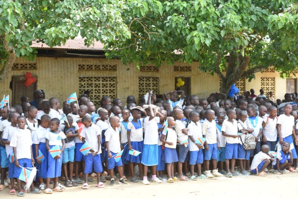 IMG-20250913-WA0012-1024x683 LE PRÉSIDENT NATIONAL DES BÂTISSEURS DU CONGO, JACQUES DJOLI, CLÔTURE L’OPÉRATION CARTABLE POUR L’AVENIR.