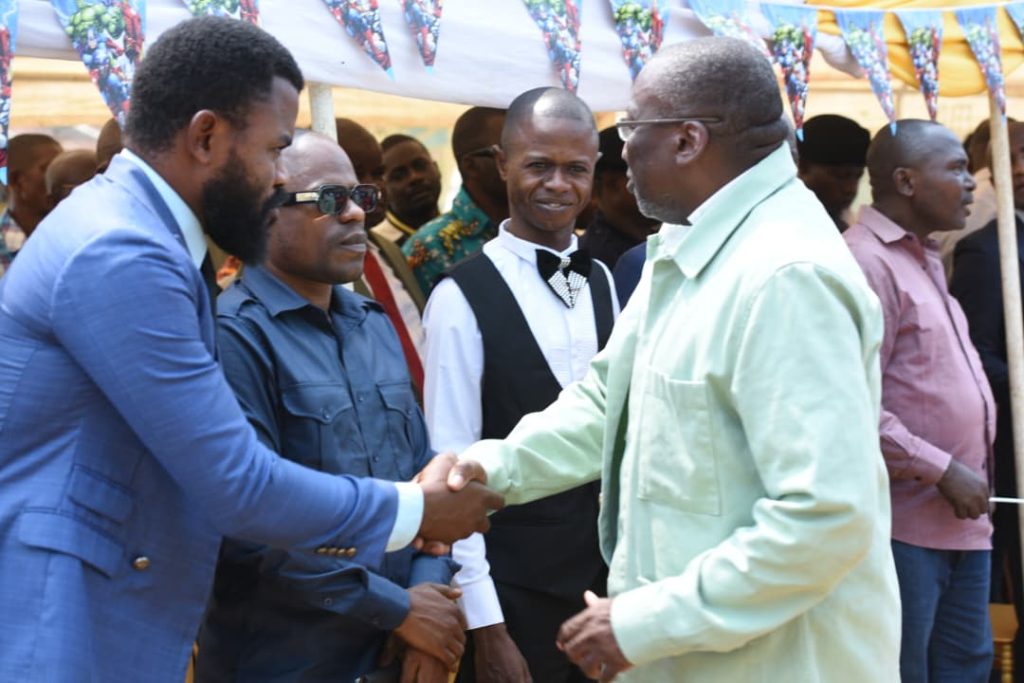 IMG-20250913-WA0014-1024x683 LE PRÉSIDENT NATIONAL DES BÂTISSEURS DU CONGO, JACQUES DJOLI, CLÔTURE L’OPÉRATION CARTABLE POUR L’AVENIR.