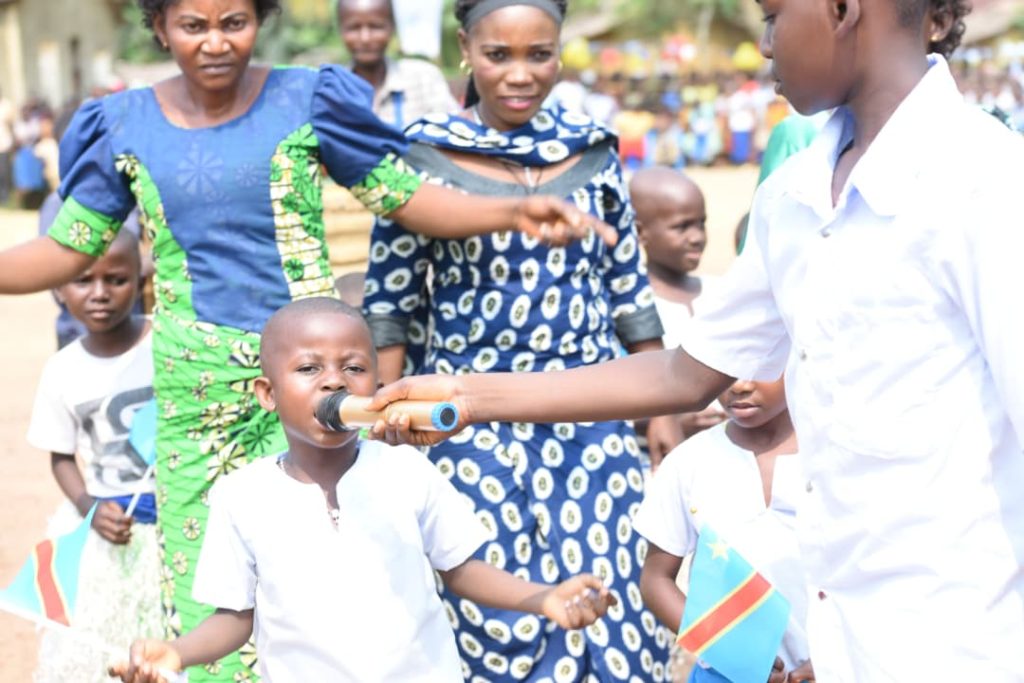 IMG-20250913-WA0018-1024x683 LE PRÉSIDENT NATIONAL DES BÂTISSEURS DU CONGO, JACQUES DJOLI, CLÔTURE L’OPÉRATION CARTABLE POUR L’AVENIR.