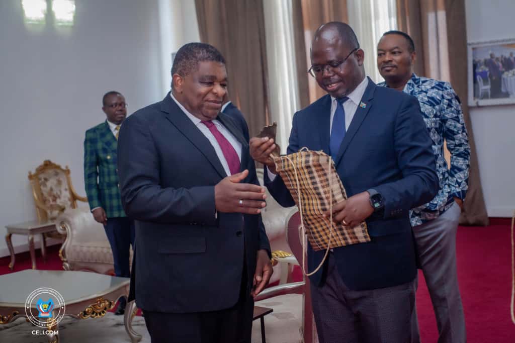 IMG-20251012-WA0018-1 DIPLOMATIE PARLEMENTAIRE/ASSEMBLÉE NATIONALE : L'HON. ISAAC JC TSHILUMBAYI, PRÉSIDENT INTÉRIMAIRE ÉCHANGE AVEC MARTIN CHUGONG, S.G DE L'UNION INTERPARLEMENTAIRE SUR LA 151e RÉUNION DE GENÈVE.