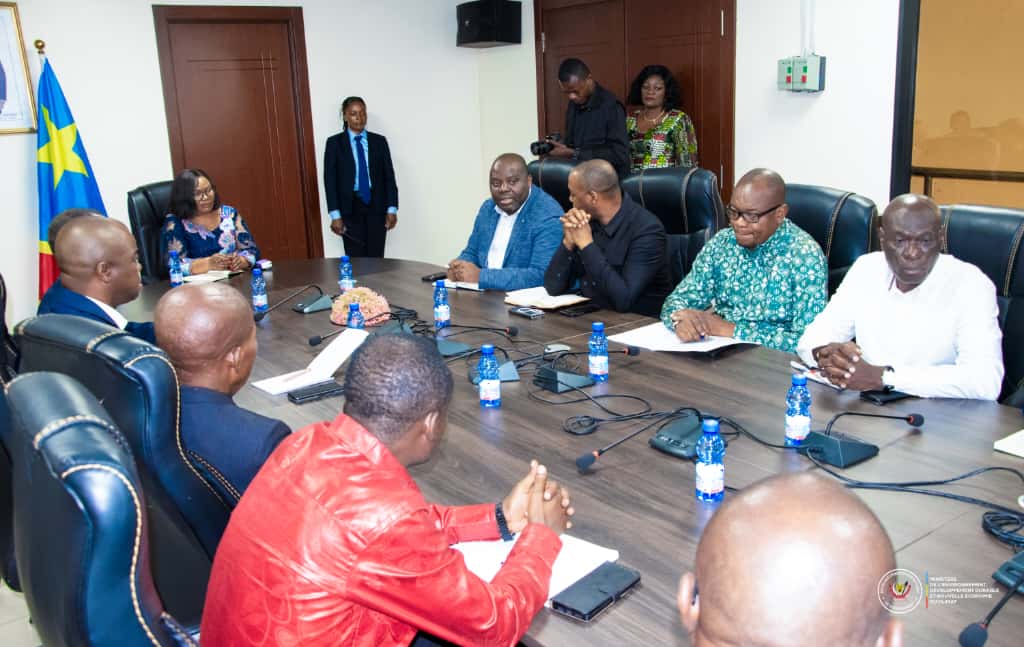 IMG-20251024-WA0217 Environnement : La Ministre Marie-Nyange Ndambo associe la société civile aux préparatifs de la Semaine Climat et de la COP30.