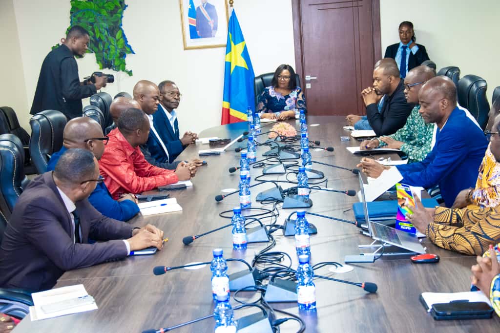 IMG-20251024-WA0220 Environnement : La Ministre Marie-Nyange Ndambo associe la société civile aux préparatifs de la Semaine Climat et de la COP30.