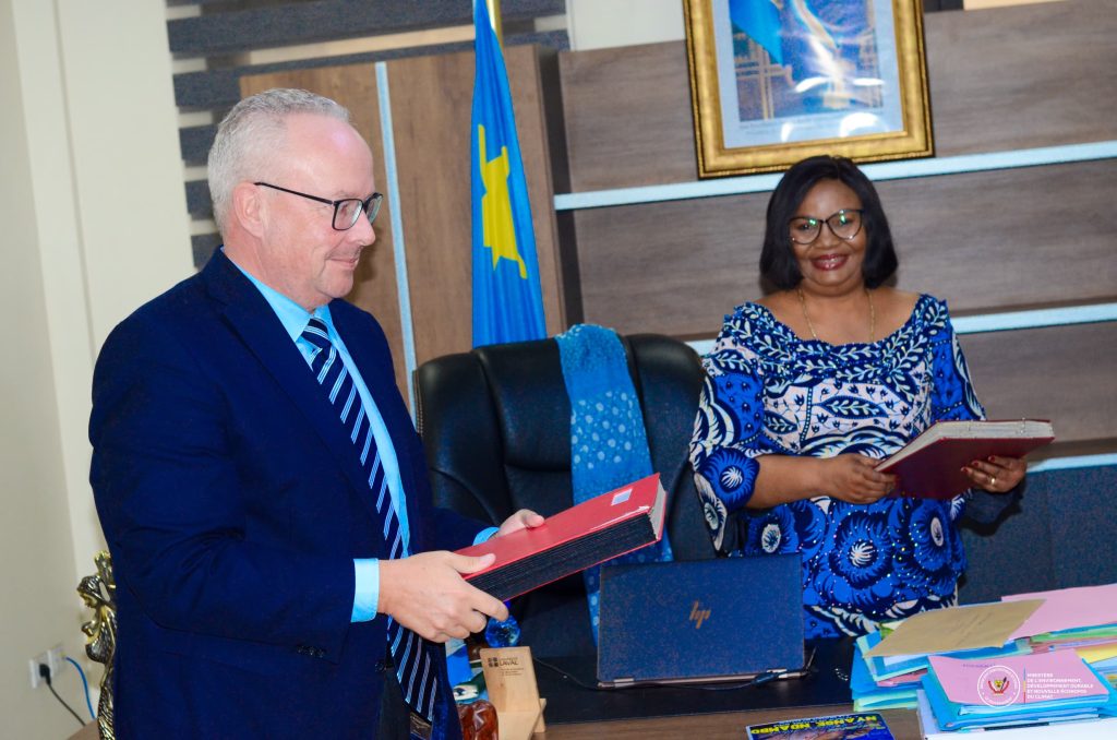 IMG-20251031-WA0120-1024x678 Recyclage des plastiques : Marie Nyange Ndambo se concerte avec Cremer Group pour renforcer la coopération.