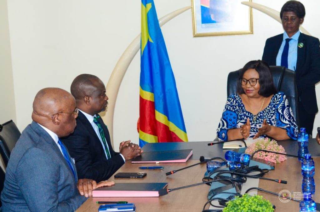 IMG-20251031-WA0157-1024x678 Marie Nyange supervise le partenariat entre FIPE et EQUITY BCDC pour le financement des projets environnementaux.