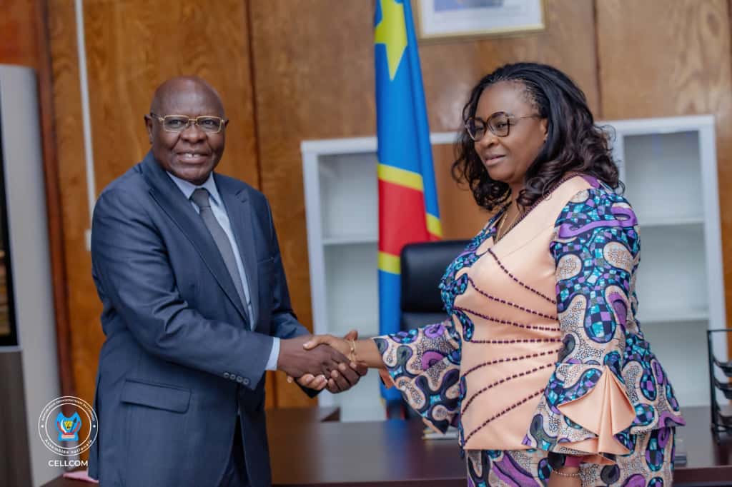 IMG-20251115-WA0054 ASSEMBLÉE NATIONALE : REMISE ET REPRISE ENTRE LE PRÉSIDENT a.i ISAAC JC TSHILUMBAYI MUSAWU ET LE NOUVEAU PRÉSIDENT ÉLU, AIMÉ BOJI SANGARA.