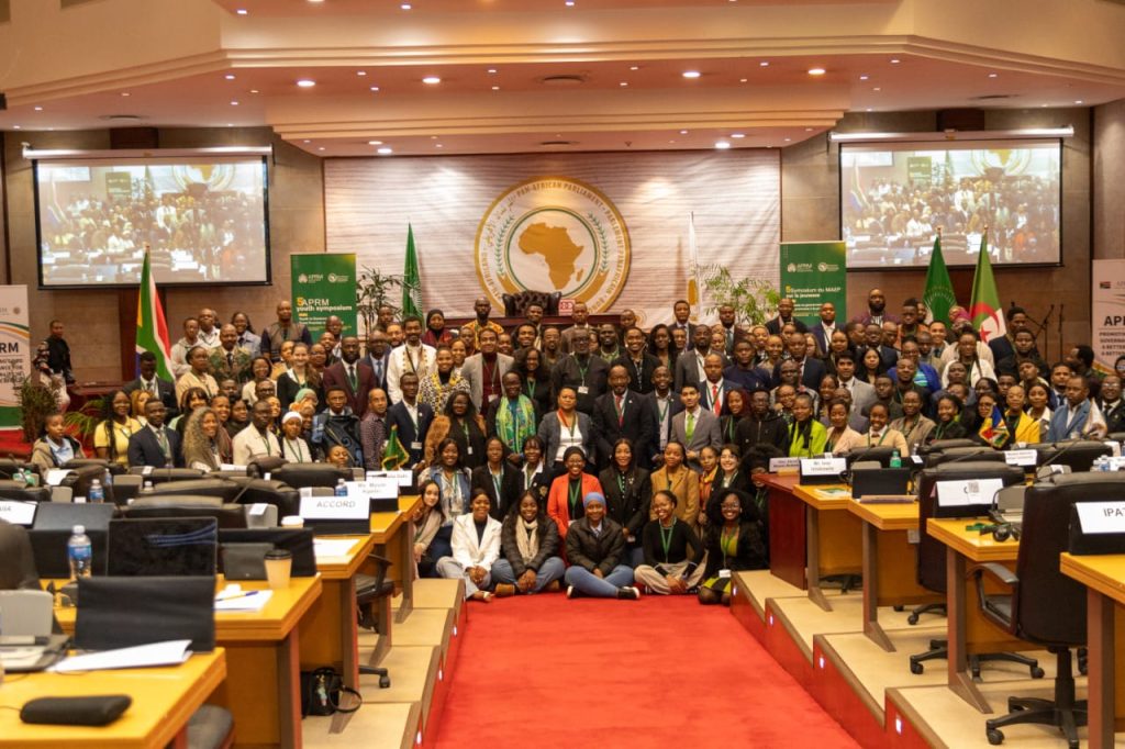 IMG-20251122-WA0077-1024x682 Au nom de la jeunesse du continent, un Égyptien remet les conclusions du Forum de la Jeunesse à la maire de Johannesburg.