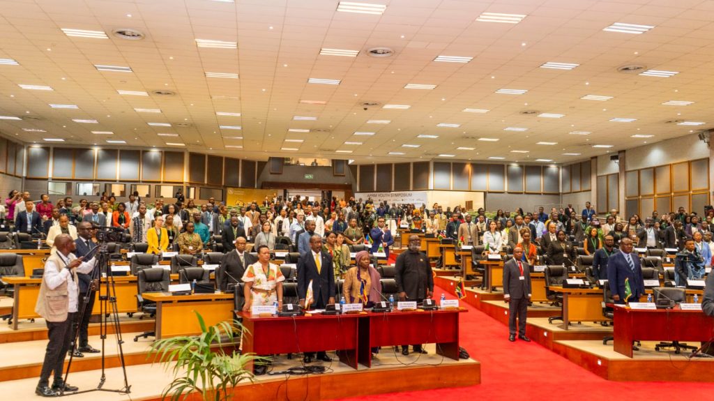 IMG-20251122-WA0078-1024x575 Au nom de la jeunesse du continent, un Égyptien remet les conclusions du Forum de la Jeunesse à la maire de Johannesburg.