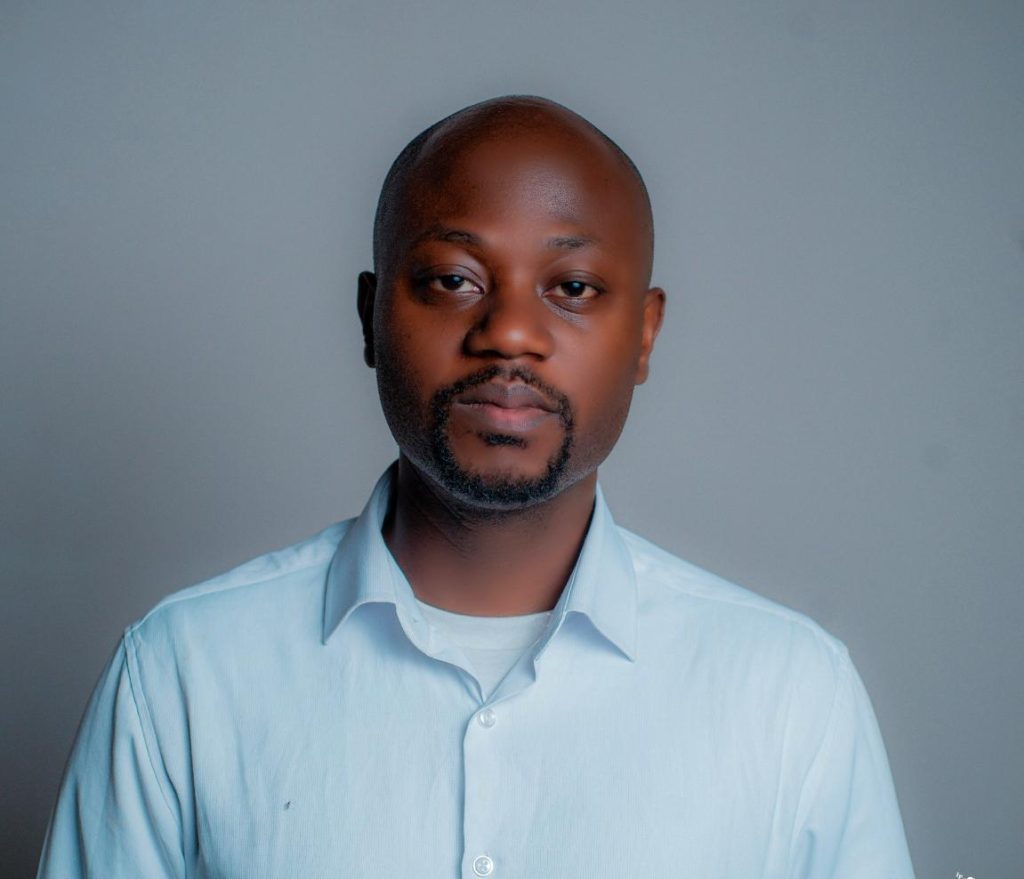 55310-1024x879 Voici un ouvrage à lire : "Entre rêves dorés et réalités glacées; l'odyssée d'un immigrant au Québec". Un livre d'une expérience à découvrir absolument !