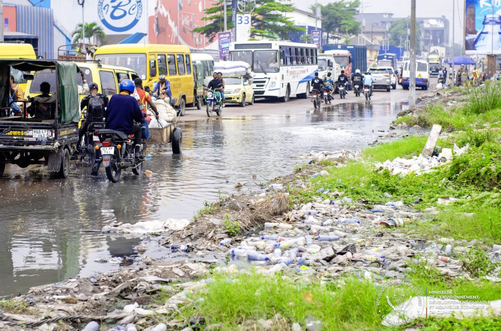 17094-1024x678 Kinshasa : La Ministre Marie Nyange surprend la Bralima en flagrant délit de pollution urbaine.