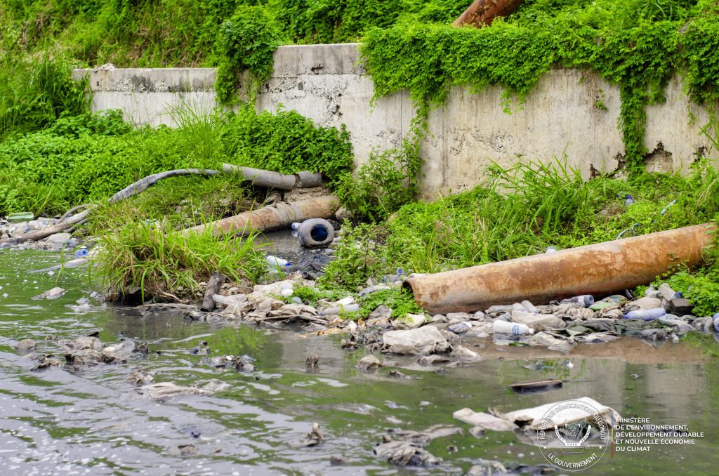 17100-1024x678 Kinshasa : La Ministre Marie Nyange surprend la Bralima en flagrant délit de pollution urbaine.