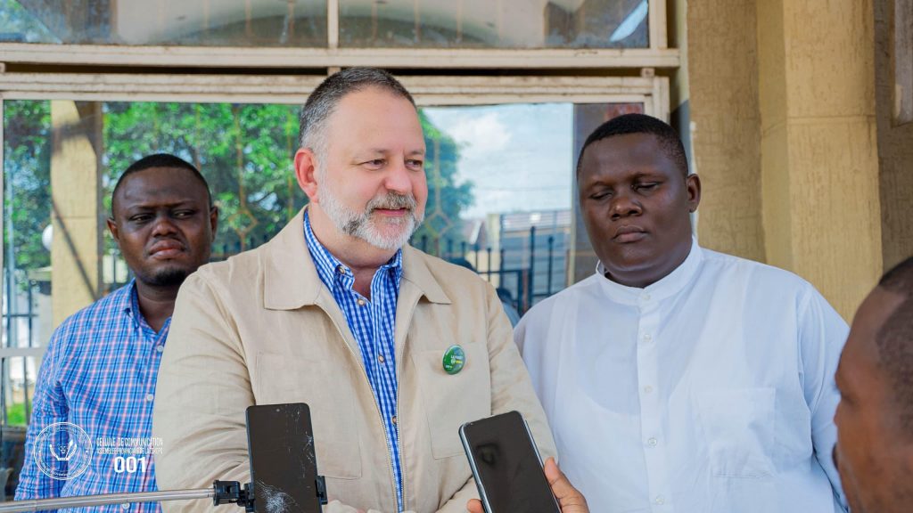 8612-1024x576 RDC – Kisangani : Manuel Schneider plaide pour une écologie de terrain entre savoir scientifique et expertise locale.