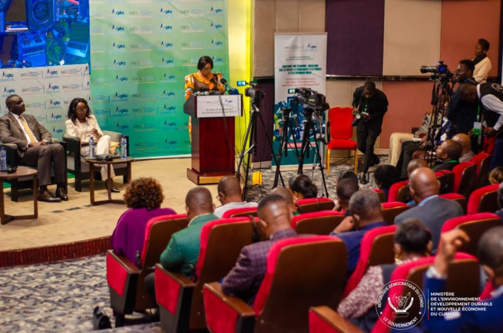 WhatsApp-Image-2026-05-19-at-03.48.49-1024x678 Environnement RDC. Marie Nyange Ndambo : une voix forte pour le climat, les forêts et l’avenir de la RDC dans sa biodiversité.