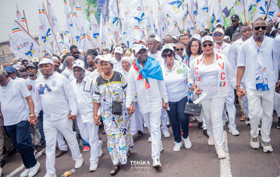 FB_IMG_1790082321247 Le peuple avec l’UDPS et l’Union Sacrée de la Nation dans une marche de confirmation référendaire.